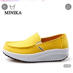 NWOT Minika sneakers